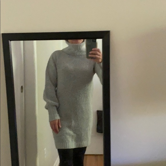 Ultra cozy Guess sweater dress - Picture 6 of 6